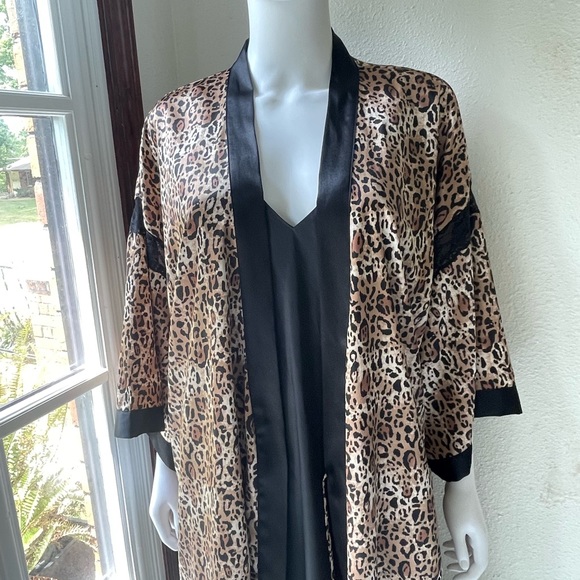 Victoria’s Secret leopard and lace kimono robe - Picture 3 of 11